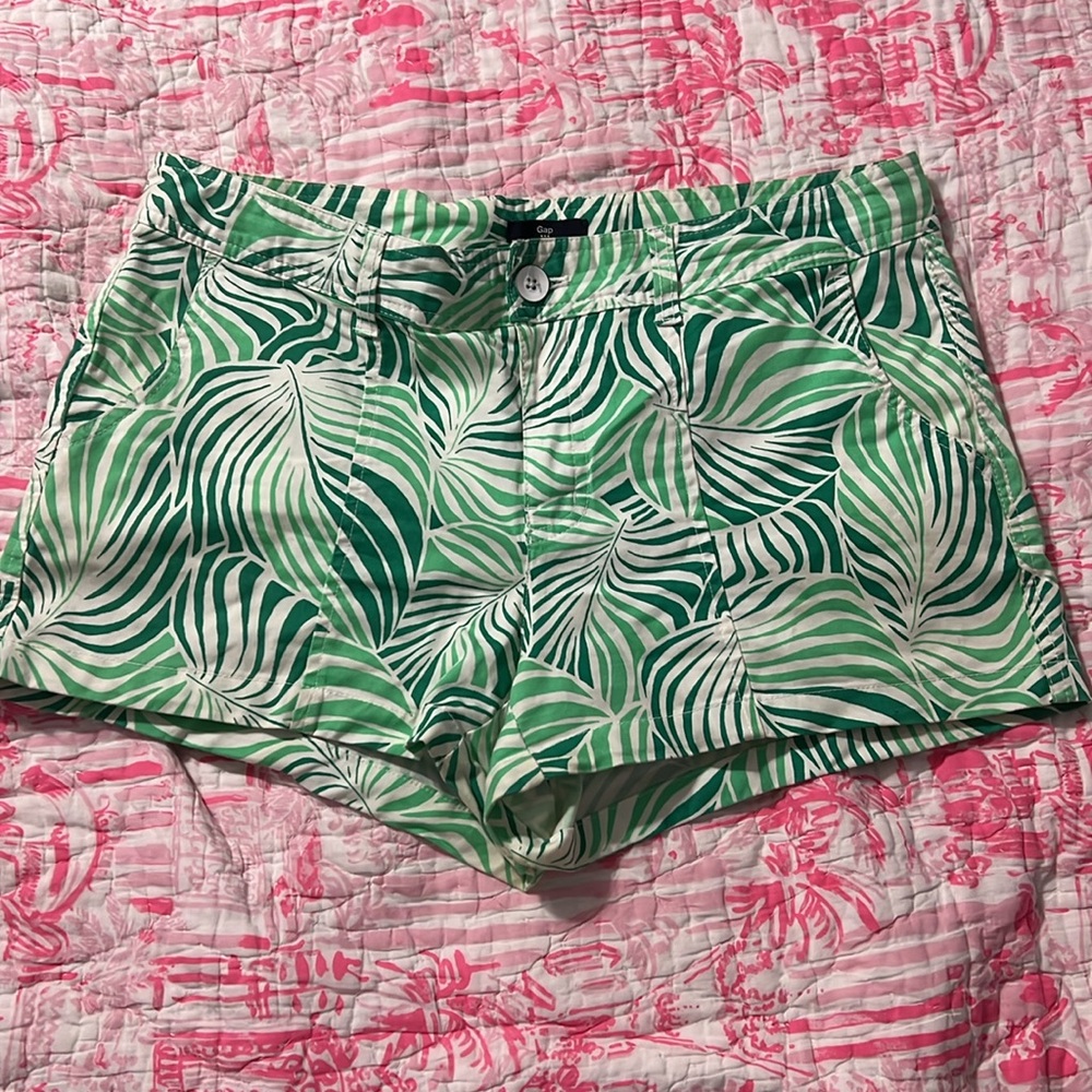 The GAP palm tree print size 10 shorts